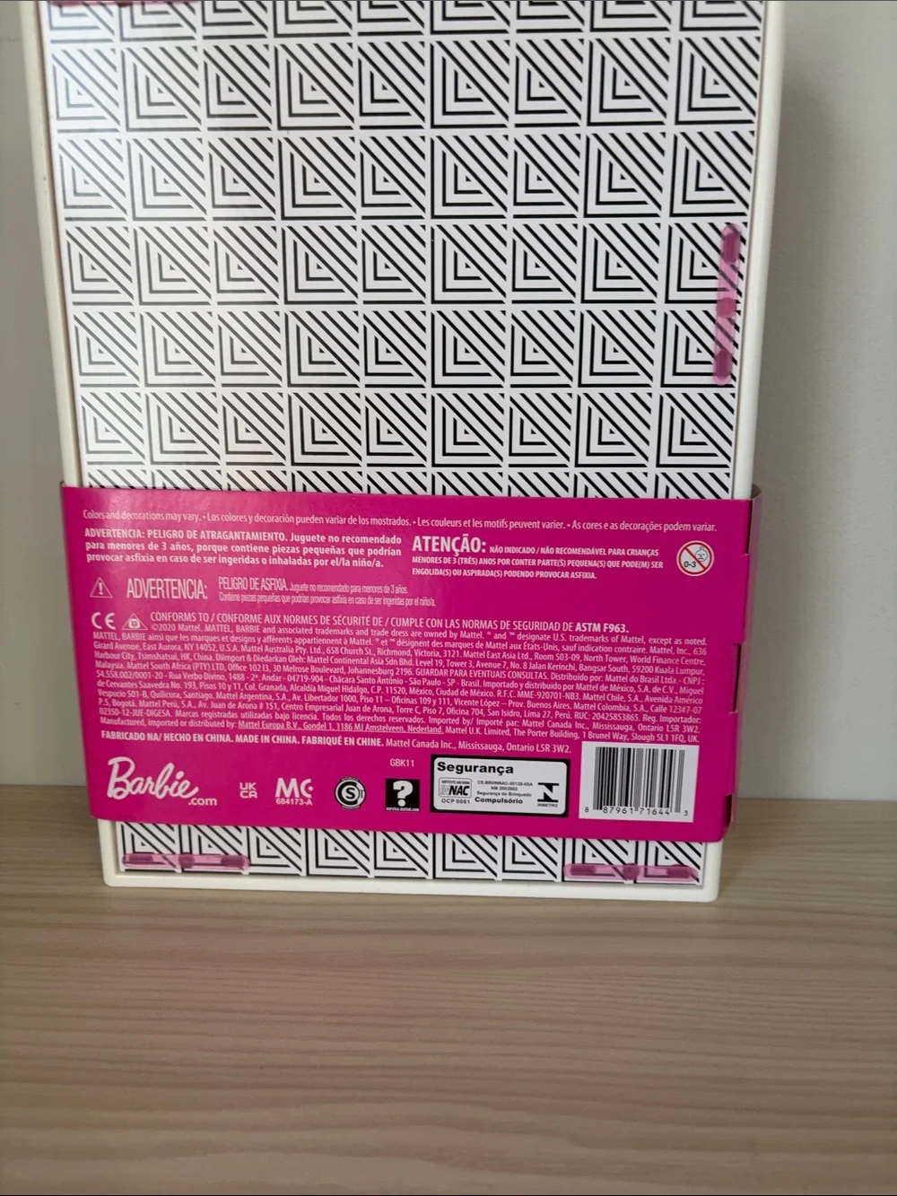 Barbie New! Pink Closet Garment Storage with Hangers